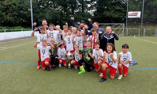D1 sichert sich den Wanderpokal auf dem Turnier am Waldfest