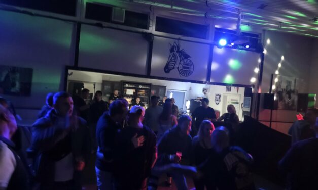 🌧️🦓 REGEN? EGAL! WIR HABEN GEFEIERT AUF UNSEREN WALDFEST! 🖤🤍🍻